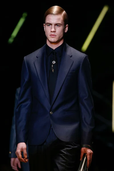 Look 14